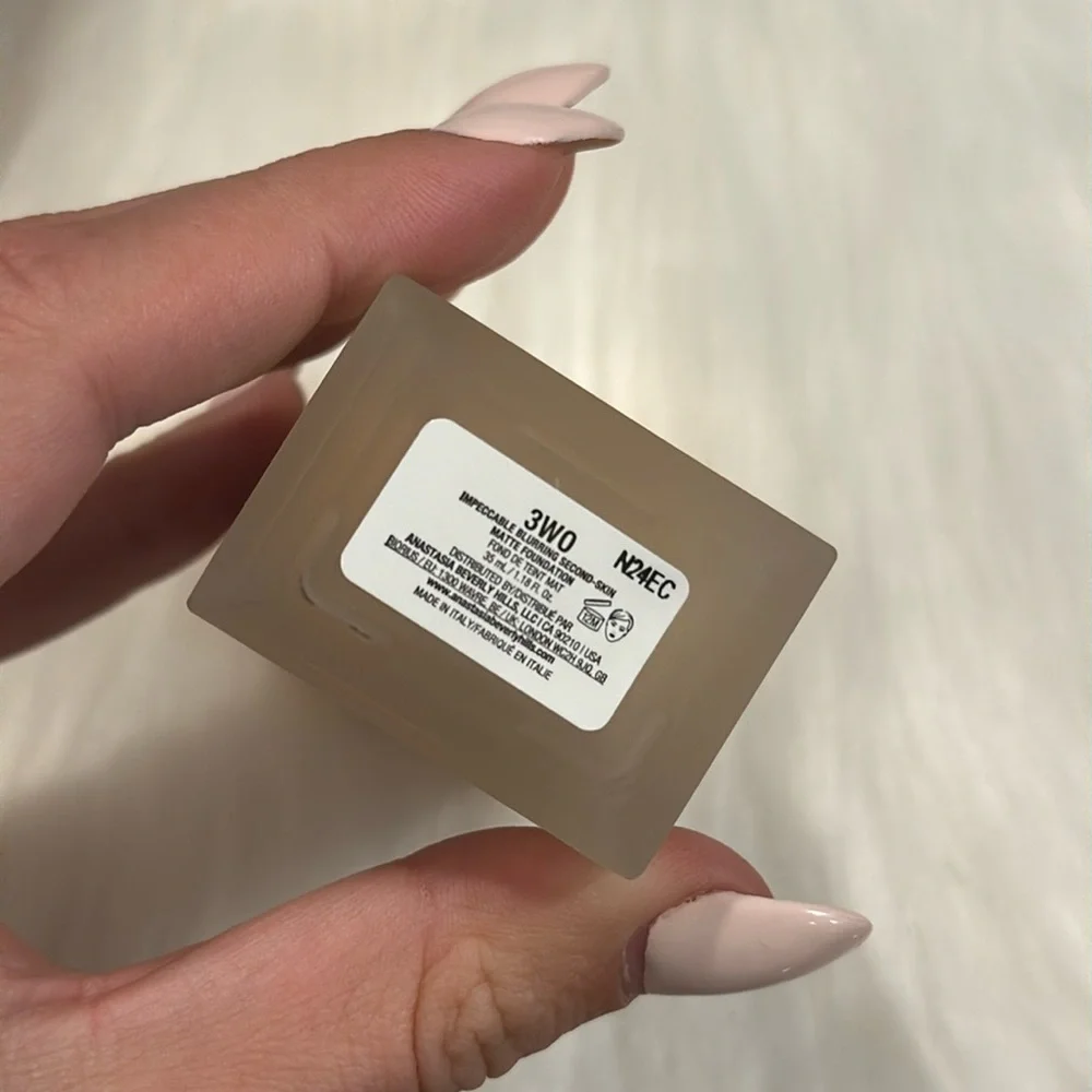 Anastasia Beverly Hills Impeccable Blurring Second-Skin Matte Foundation 3WO